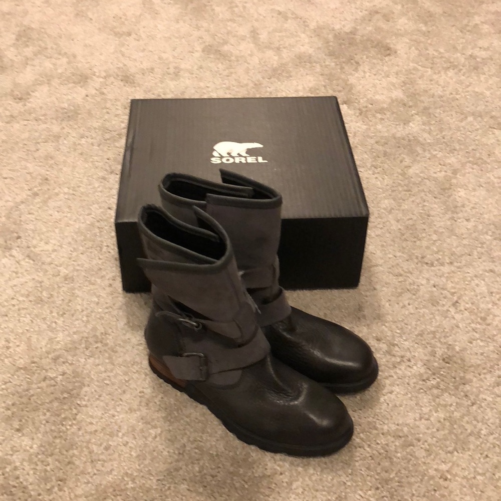 Brand New w/o tags Sorel moto boots Gray size 7.
